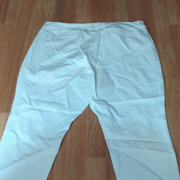 Old Navy White High-Rise Pixie Pants - Picture 2 of 4